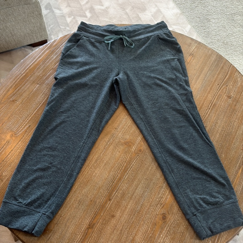 Lululemon 3/4 Jogger - Picture 2 of 5